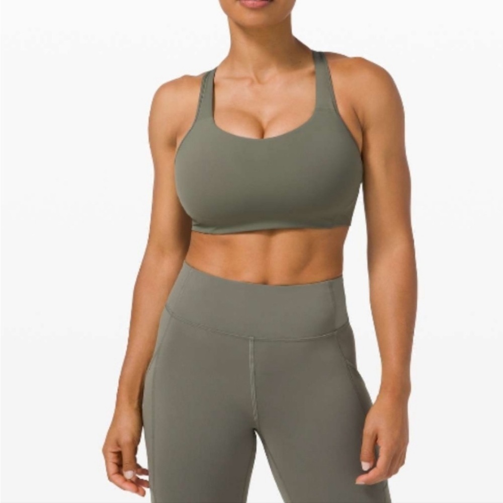 Lululemon All Powered Up Bra Size 40D Green Sports Bra Athletic *Medium Support